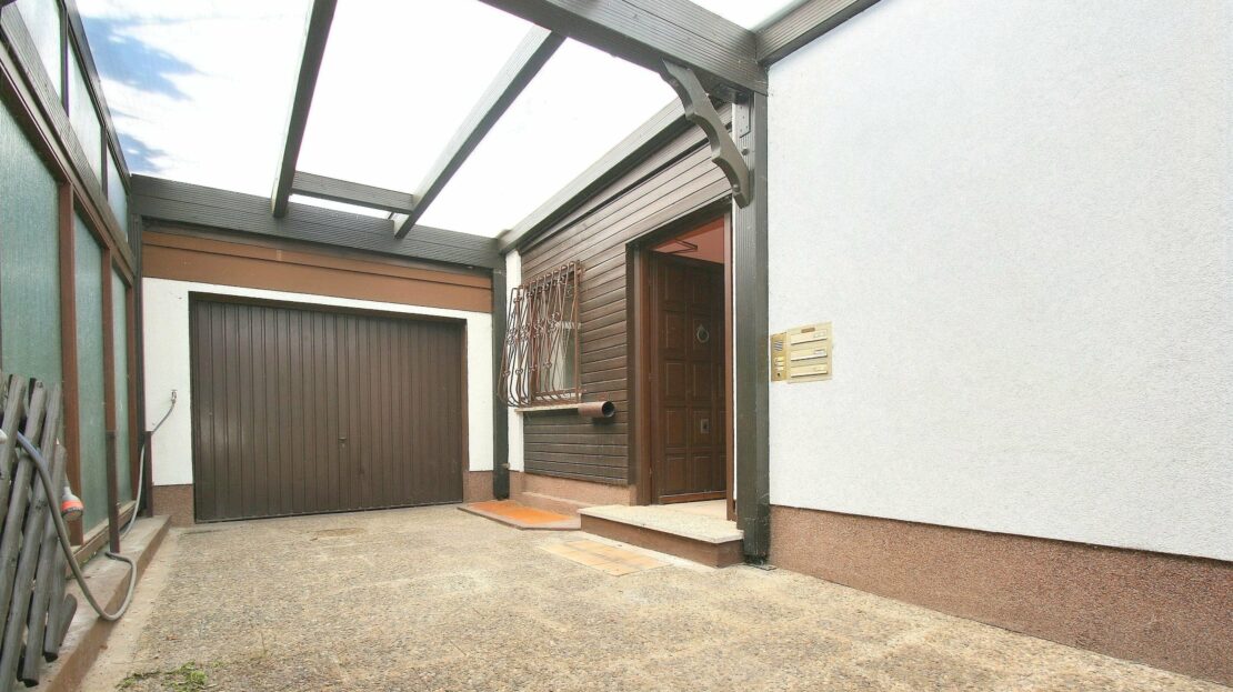 Carport vor Garage