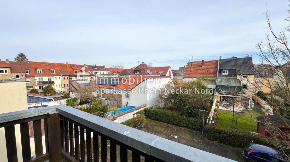 Dieser Balkon lädt zum Verweilen ein!