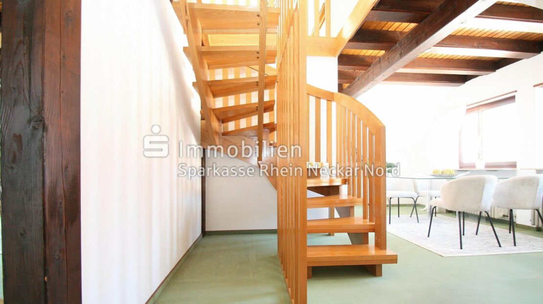 Treppe zur 2. Ebene