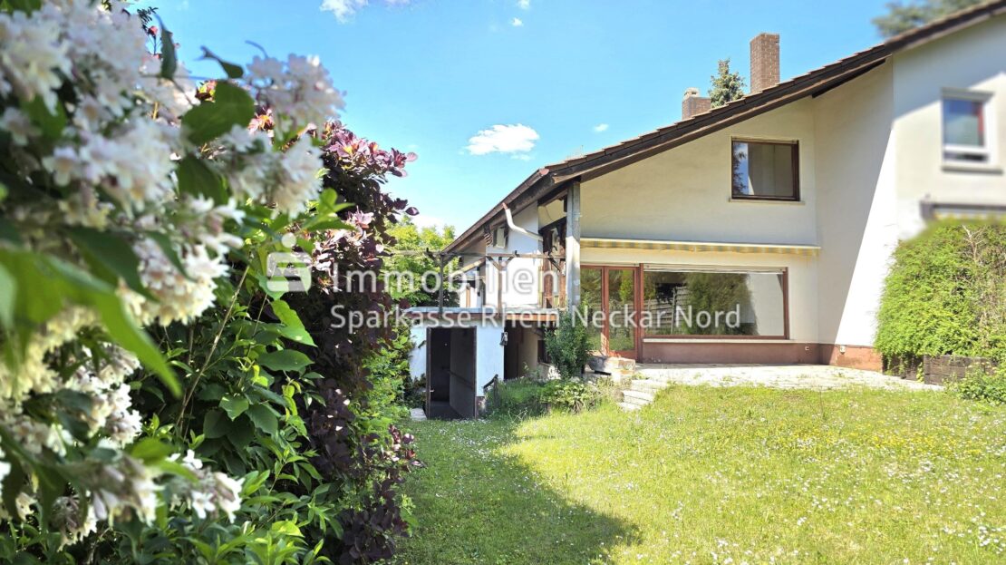 Gartenansicht mit Blick auf das Haus