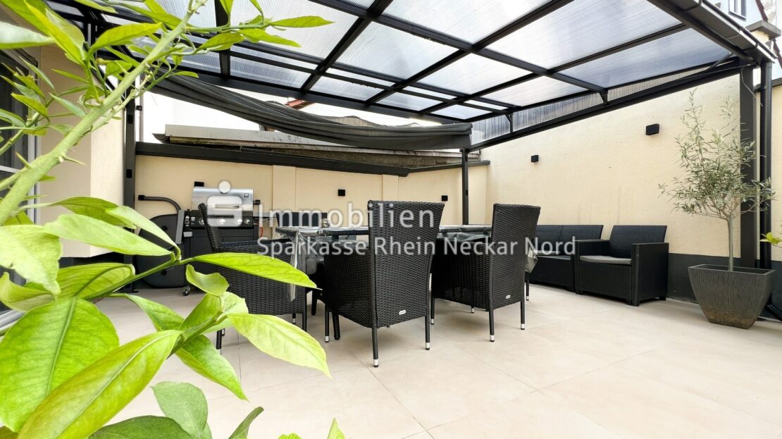 Terrasse mit Überdachung