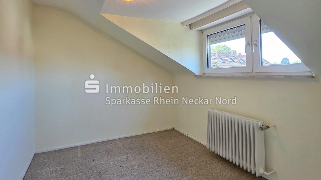 Blick auf Wohnraum im Dachgeschoss
