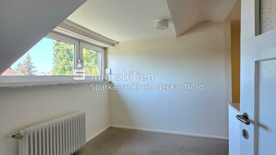 Blick auf Esszimmer im Dachgeschoss