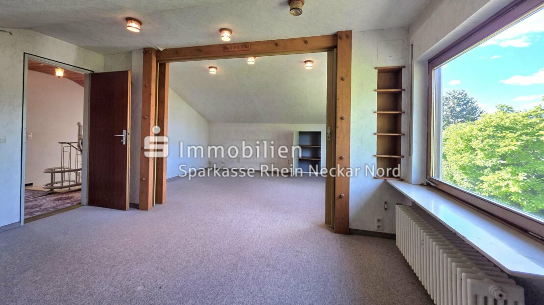 Blick in zwei Schlafräumen mit Abtrennung