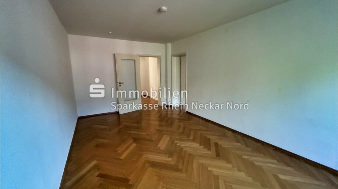 Zweites Zimmer mit Blick Richtung Flur