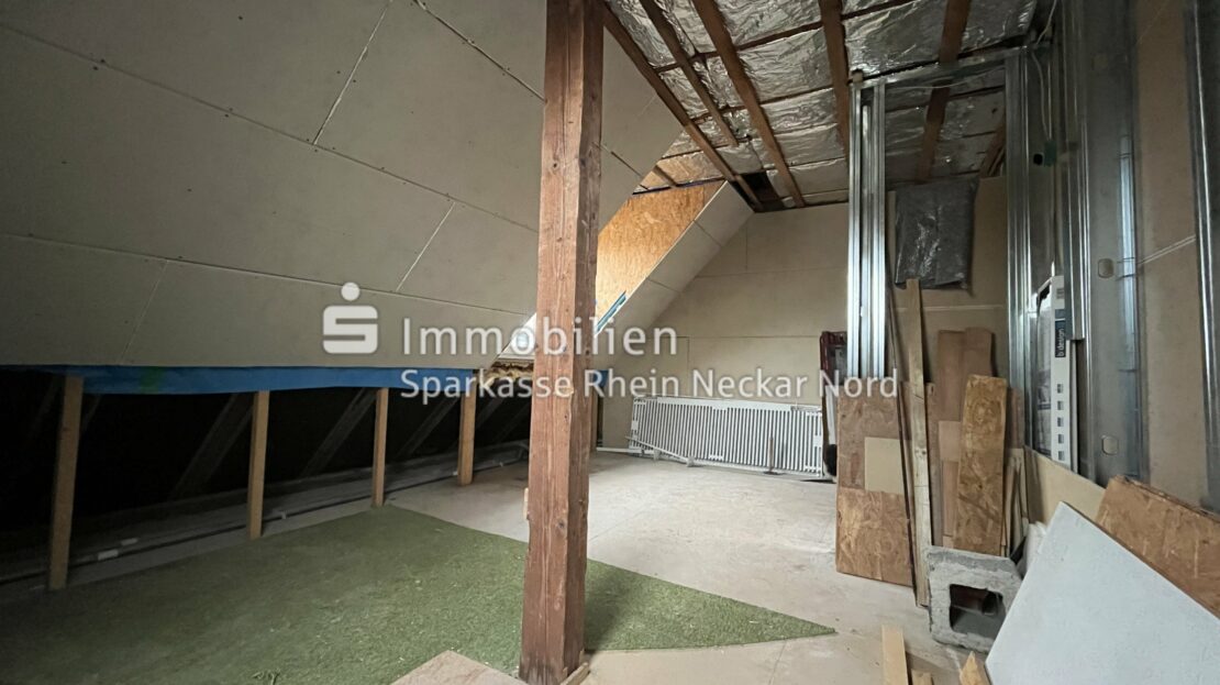 Zimmer im Dachgeschoss zum Ausbauen vorbereitet