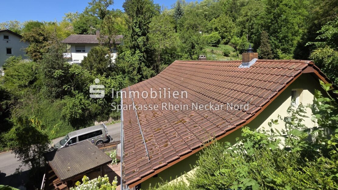 Blick von oben auf Hausdach