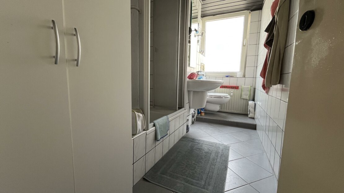 Badezimmer mit Dusche