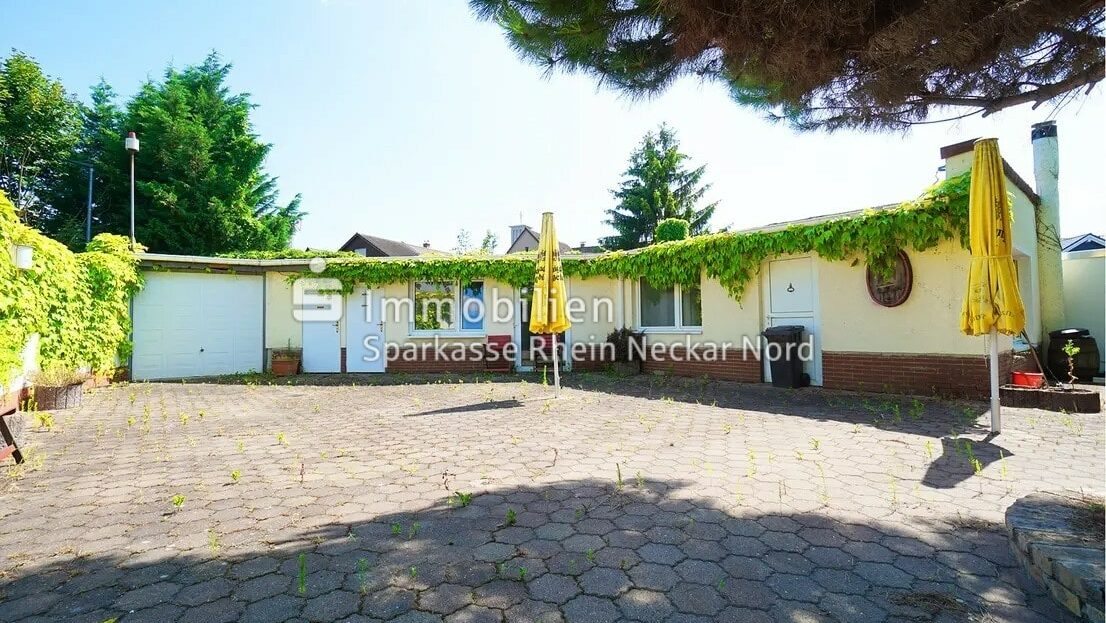 Anbau und Garage