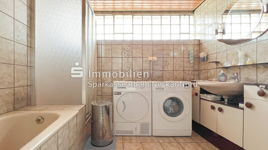 großes Badezimmer