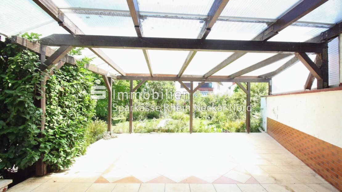 Terrasse mit Blick in Garten