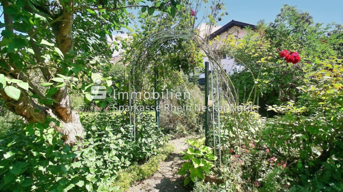 Zierbogen im Garten