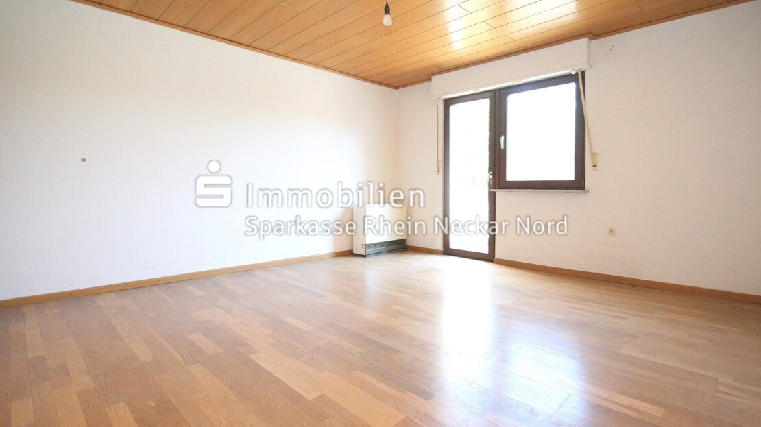 Schlafzimmer 2 mit Balkon OG