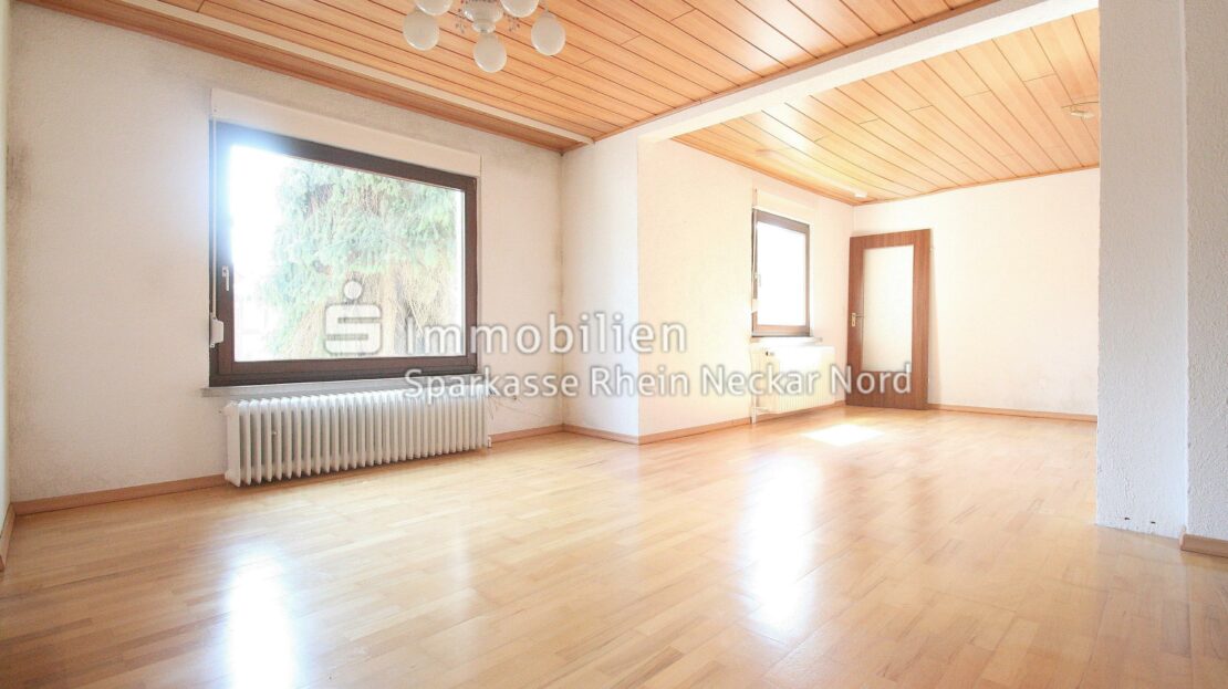 Geräumiges Wohnzimmer EG