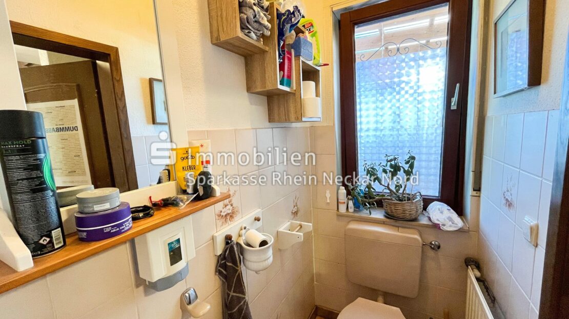 Gäste-WC mit Fenster