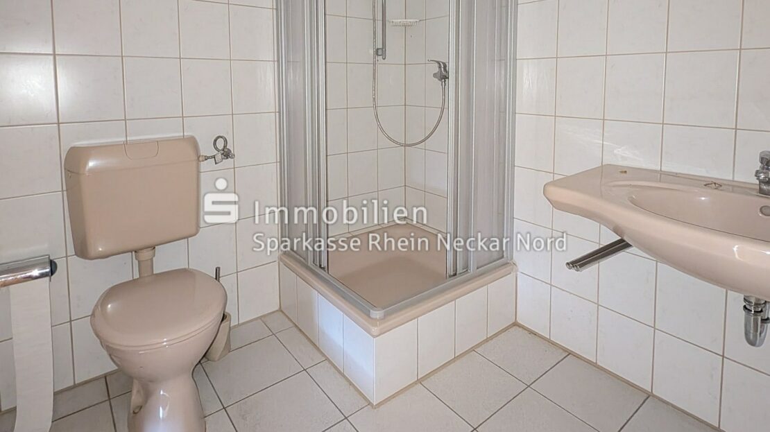 Innenliegendes Badezimmer im GG mit Dusche