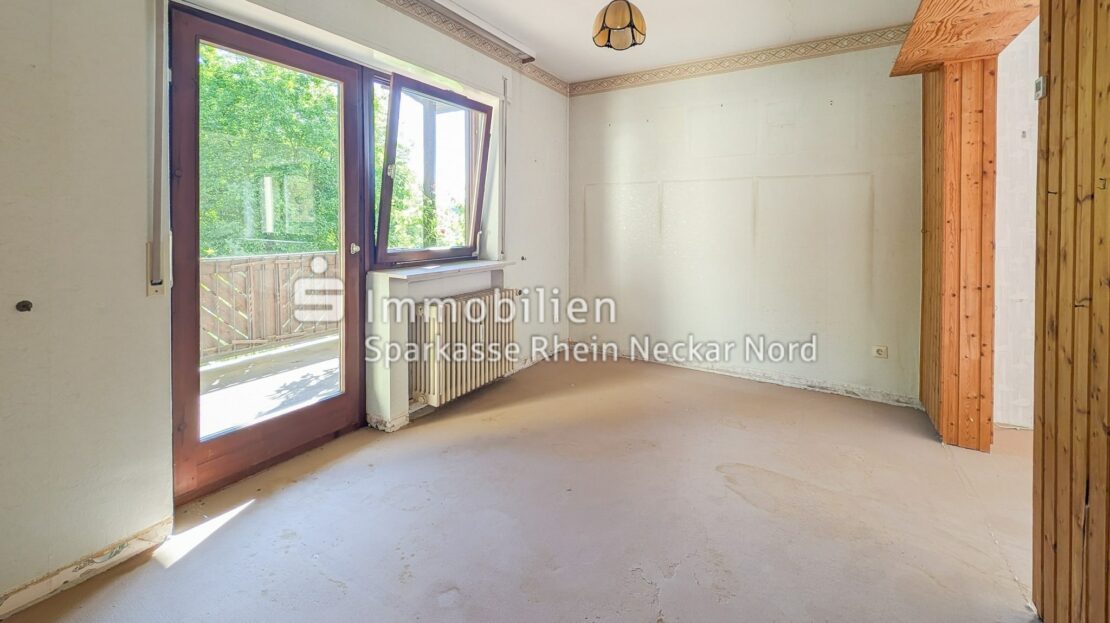 Kinderzimmer im EG mit Balkonzugang