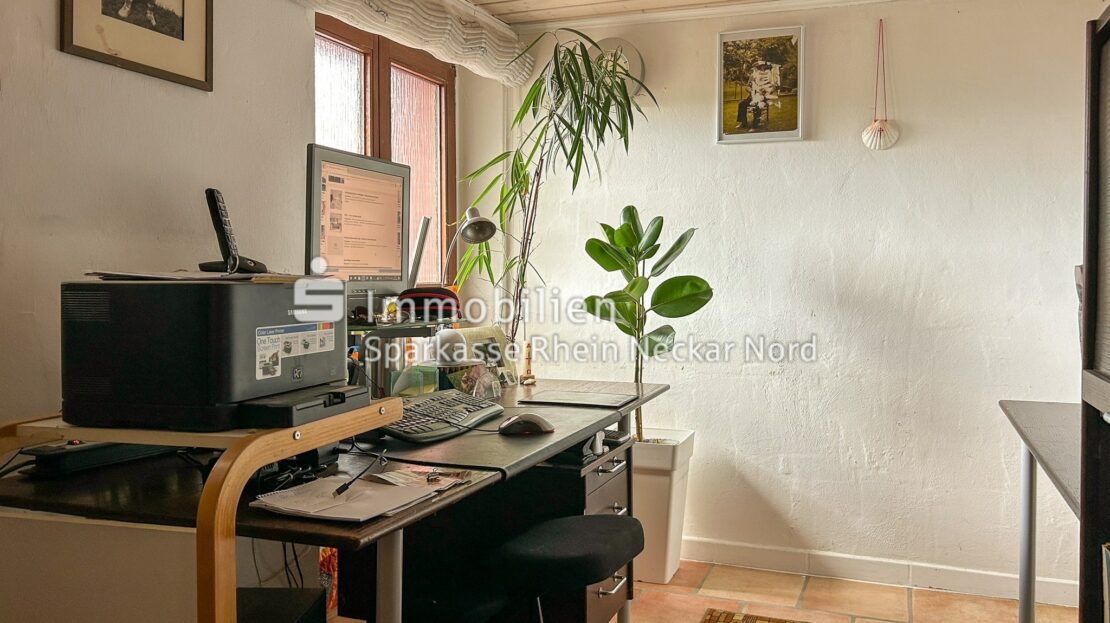 Büro EG