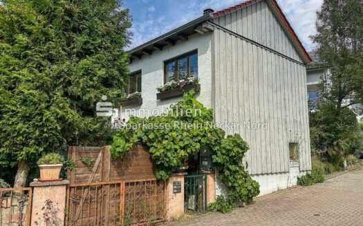 Familienfreundliches Zuhause mit Kaminofen, Dachterrasse und Hobbyraum
