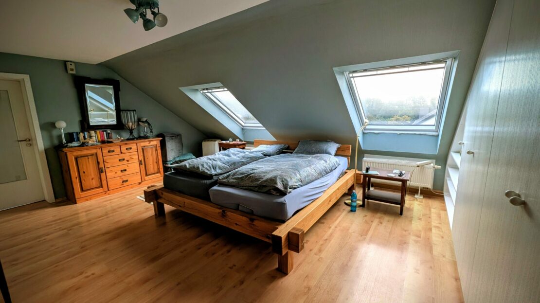 Schlafzimmer DG