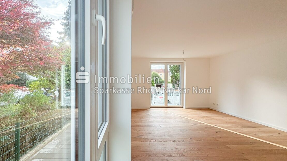 Blick von Küche zu Wohnzimmer