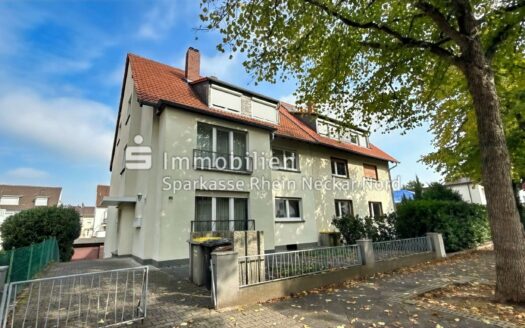 Charmante 3-Zimmer-Dachgeschosswohnung mit Kamin & Balkon in Neckarau