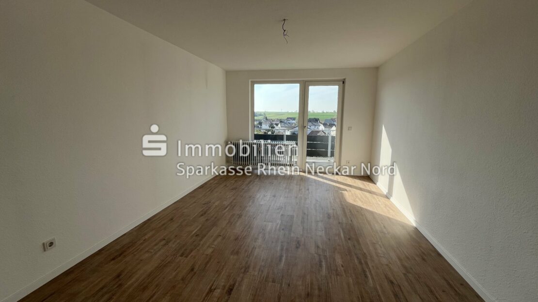 Schlafzimmer mit Blick zum Balkon