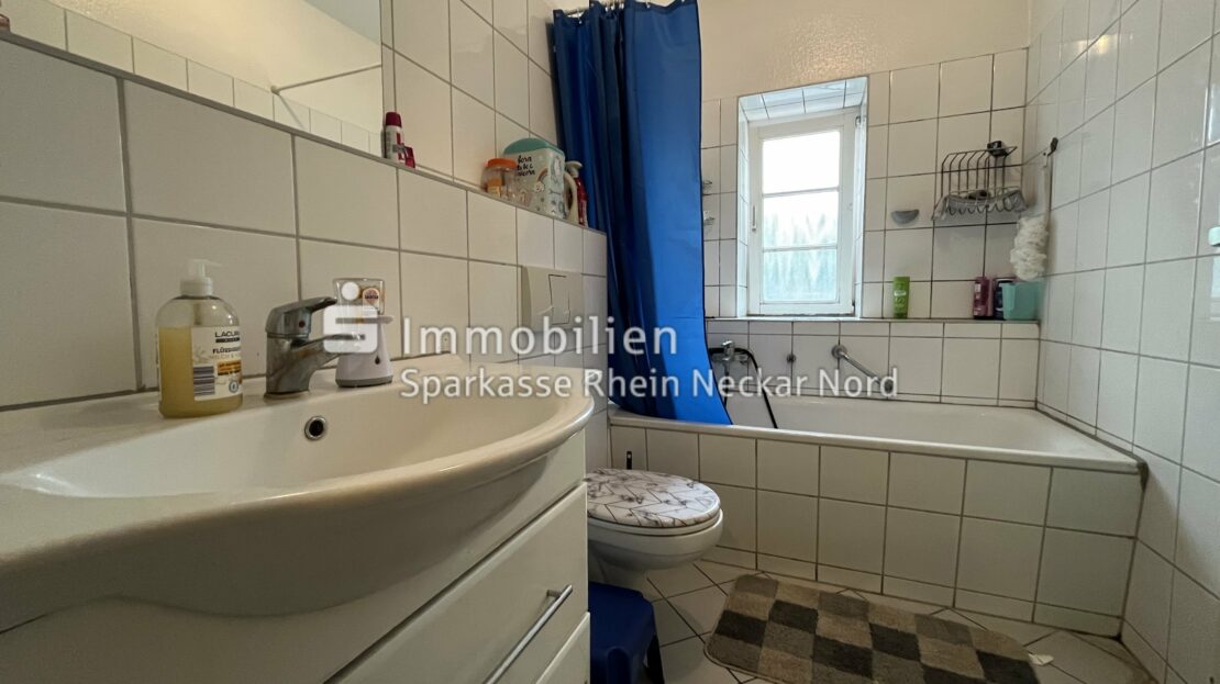 Badezimmer mit Badewanne