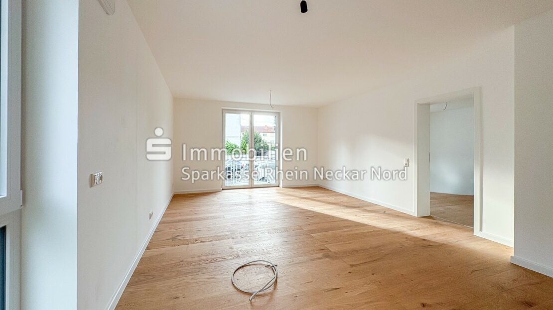 Blick von Küche in Wohnzimmer