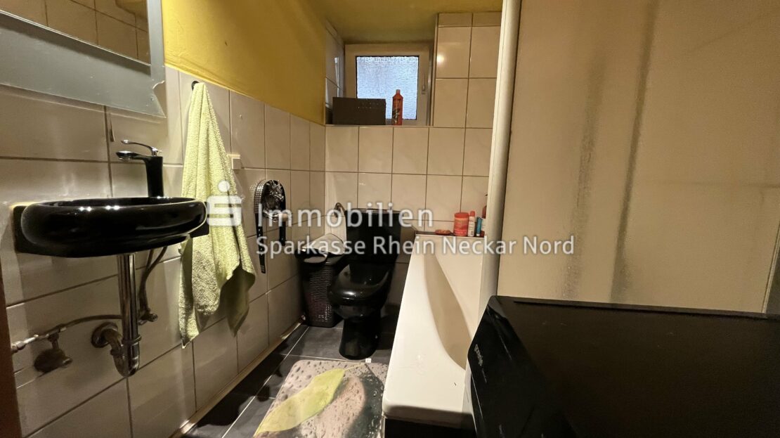 Badezimmer mit Badewanne EG