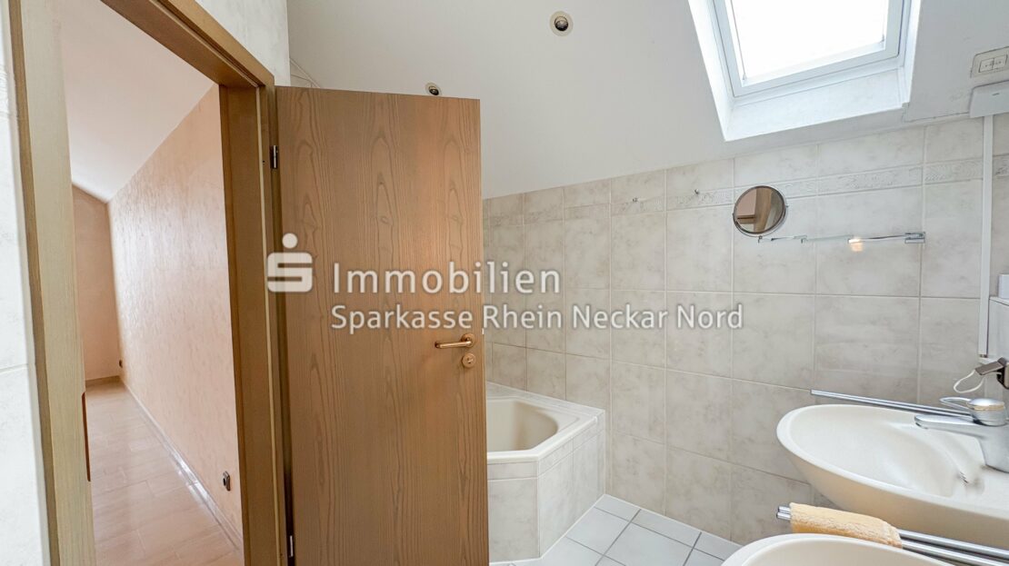 Badezimmer mit Badewanne