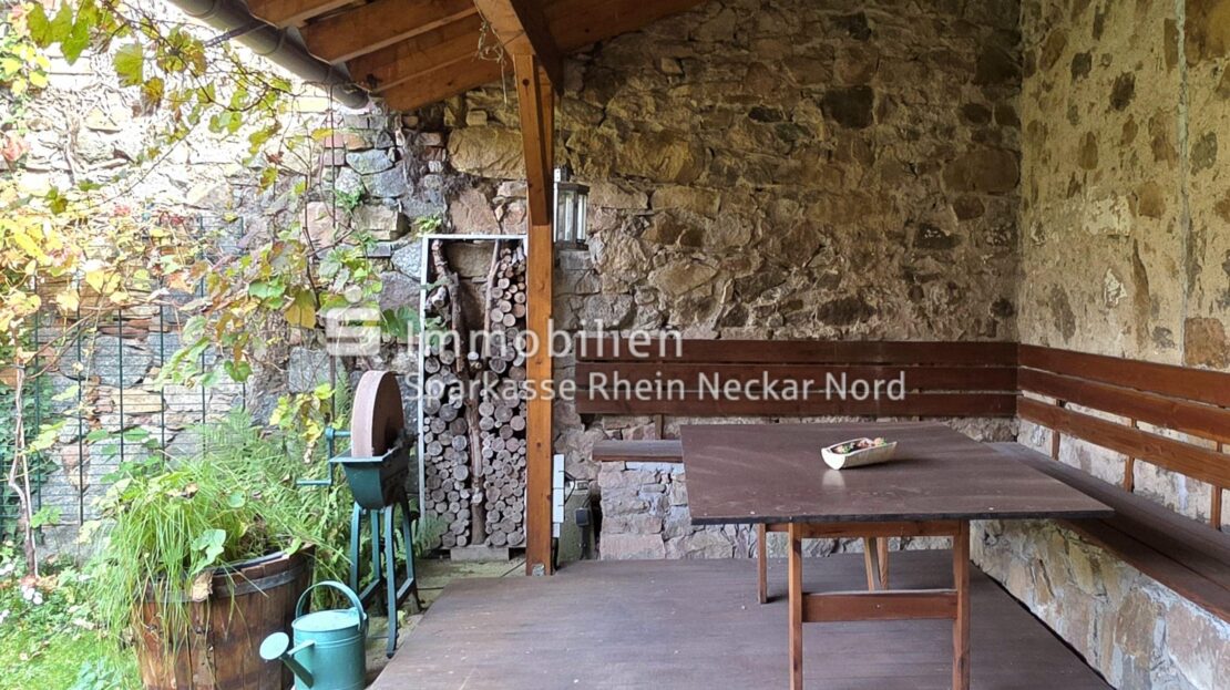 Ansicht auf Sitzgruppe Gartten