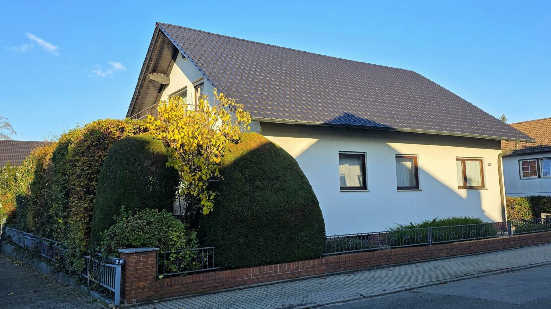 Hausansicht von der Straße aus