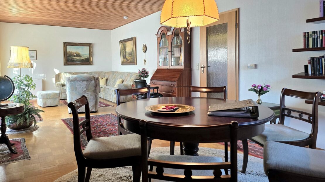 Wohnzimmer mit Essbereich