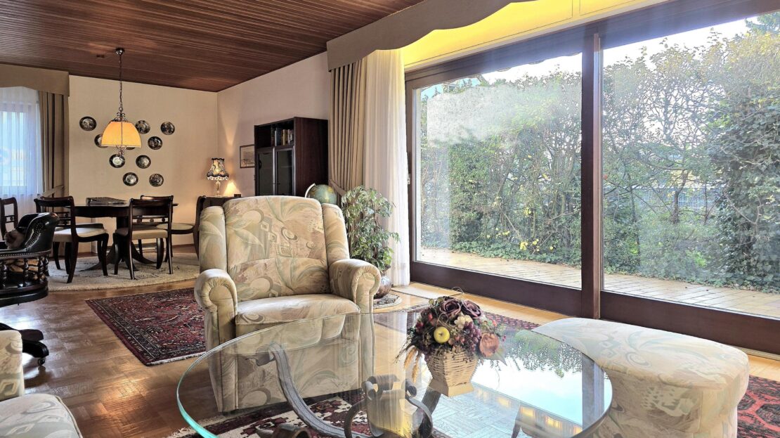 Wohnzimmer mit Terrassenzugang