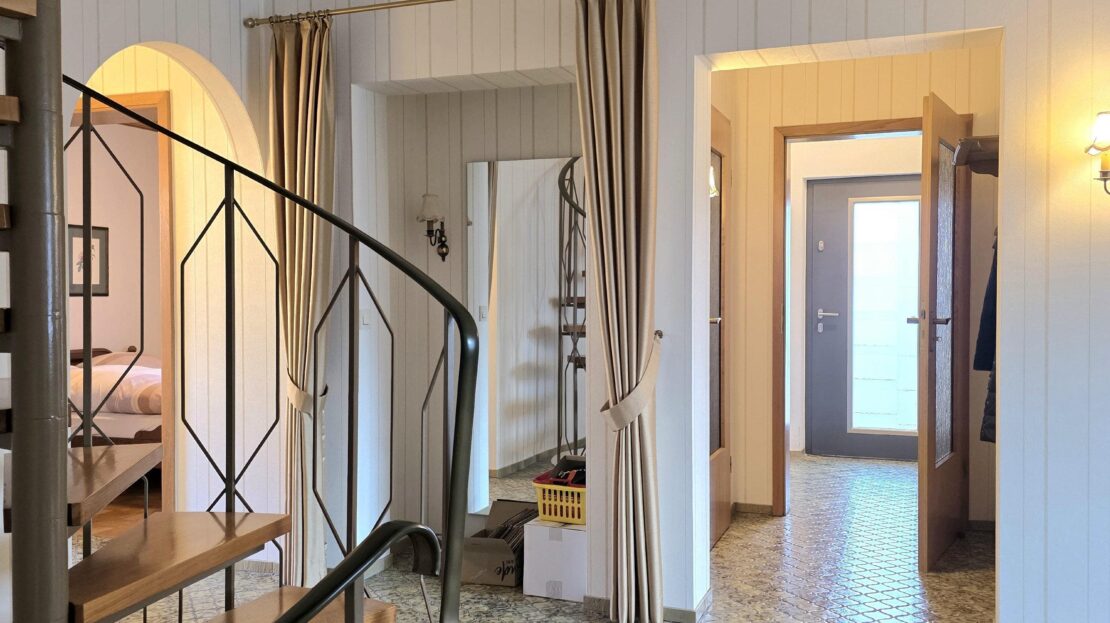 Flur EG mit Blick Hauseingang