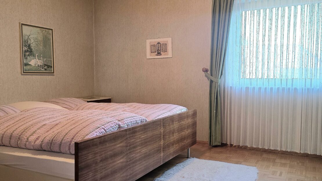 Schlafzimmer DG