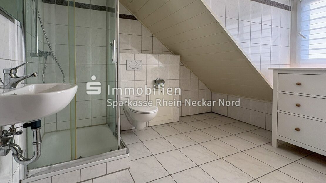 2. Bad DG-Wohnung rechts