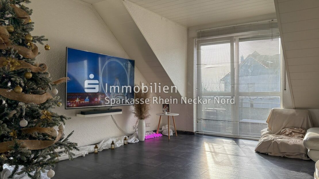 Wohnzimmer DG-Wohnung links