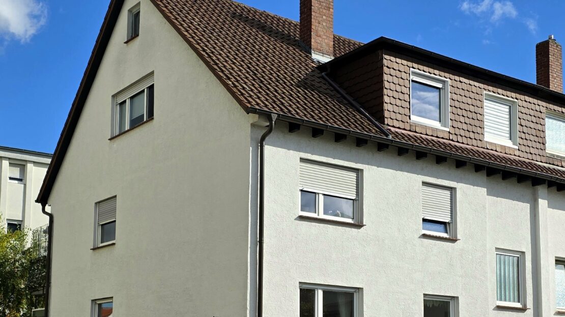 Hausansicht von der Straße aus