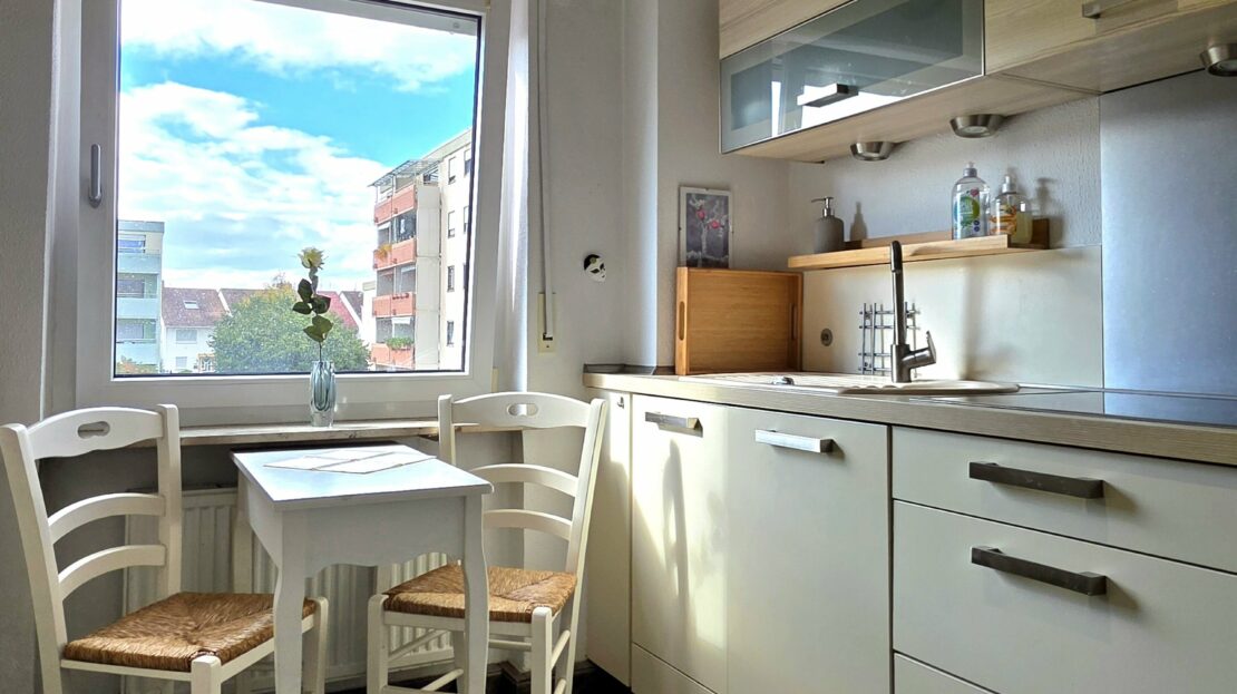 Küche mit Einbauküche