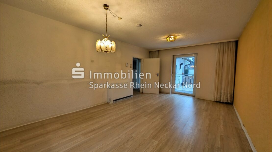 Wohnzimmer mit Zugang Terrasse