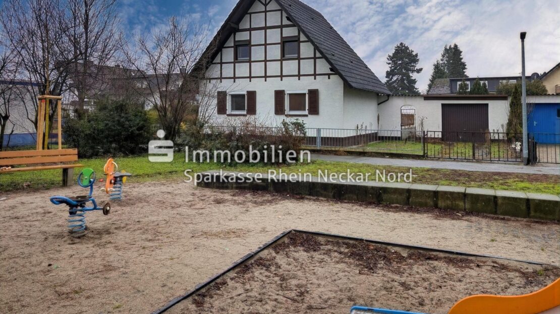 Spielplatz vor dem Haus