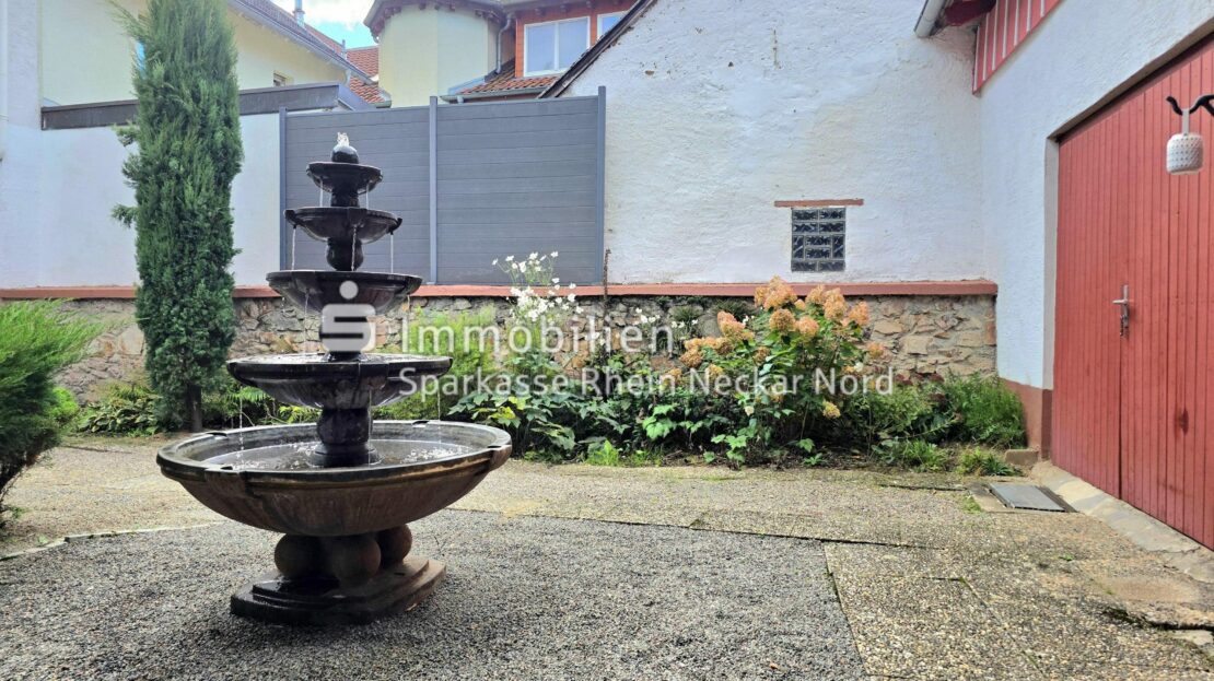 Innenhof, Garageneinfahrt