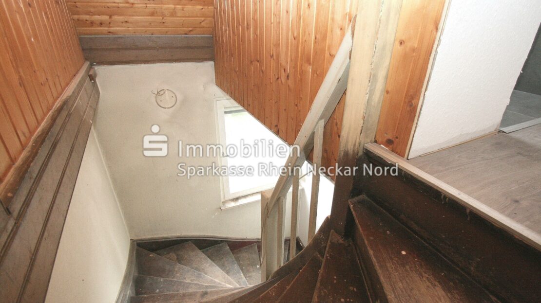 Original Holztreppe DG ins OG