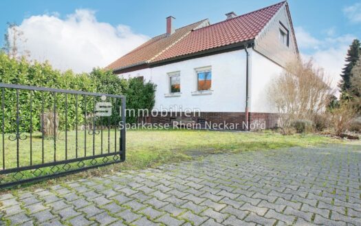 Doppelhaushälfte mit großem Grundstück in Mannheim-Gartenstadt