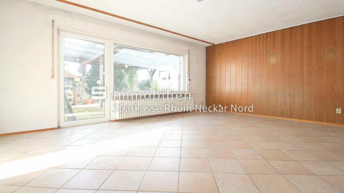 Geräumiges Wohnzimmer