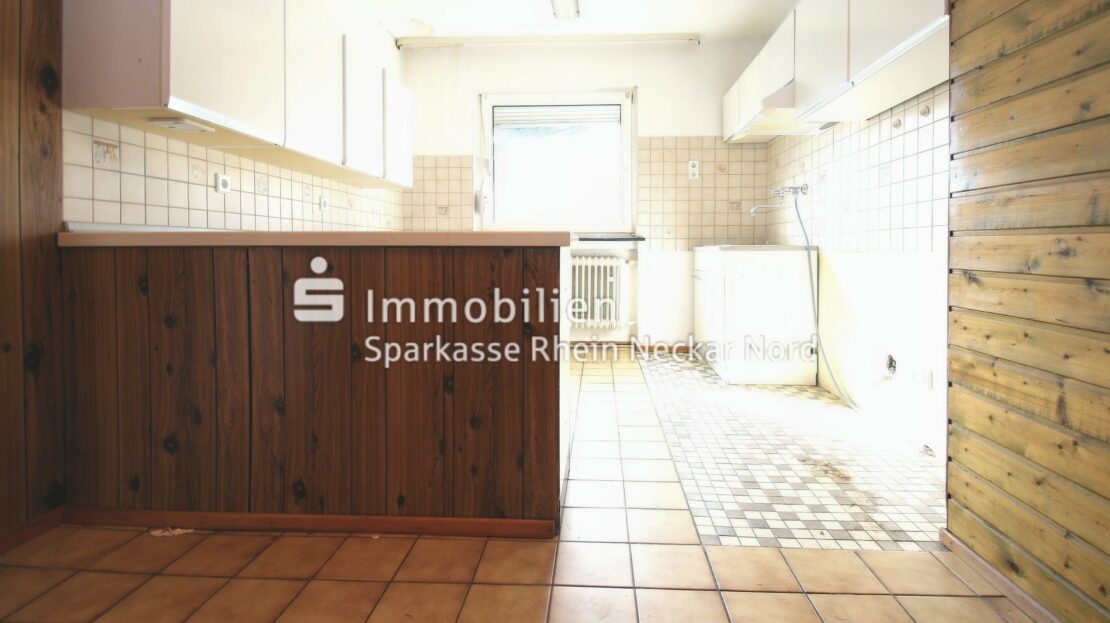 Küche mit EBK und Tresen