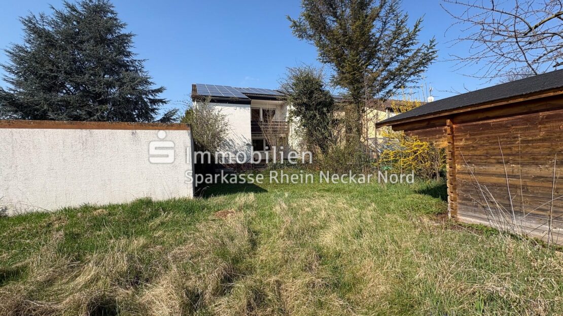 Garten mit Blick zum Haus