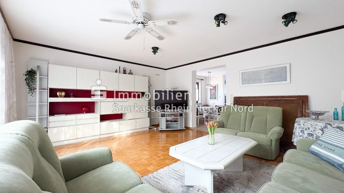 Wohnzimmer mit Blick zur Küche